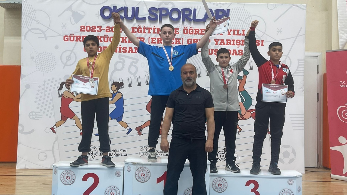 Aydın'da yapılan küçükler güreş şampiyonasında öğrenciğimiz Muhammed YILMAZCAN 1. olmuştur. 